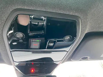Car image 32