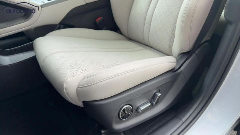 Car image 29