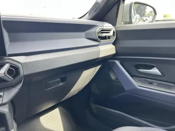 Car image 29