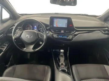 Car image 16