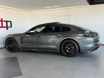 Car image 30