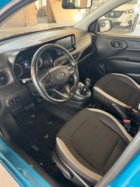 Car image 30