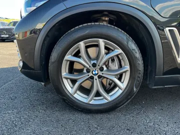 Car image 40