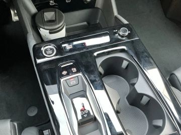 Car image 32