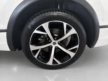 Car image 32