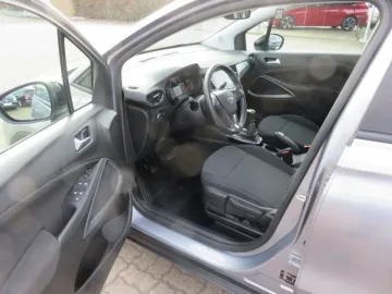 Car image 25