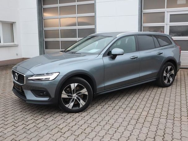 Volvo V60 Cross Country B4 Pro AWD 145 kW image number 16