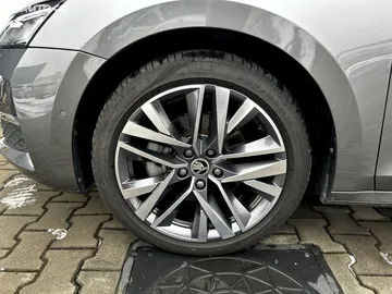 Car image 35