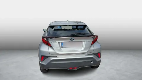Car image 4