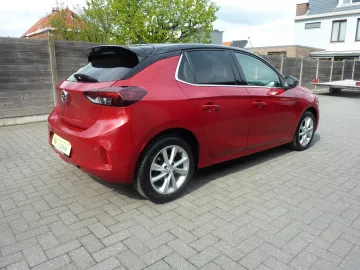 Car image 4