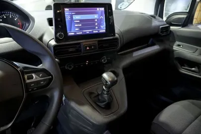 Car image 28