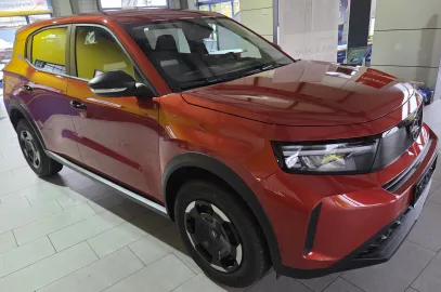 Car image 2
