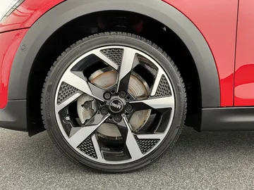 Car image 30