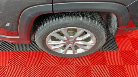Car image 25
