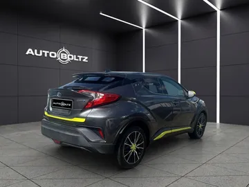 Car image 4