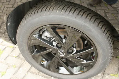 Car image 19