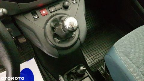 Car image 22