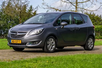 Car image 1