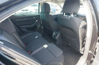 Car image 30