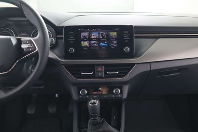 Car image 12