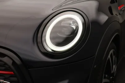 Car image 27