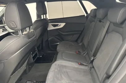 Car image 38