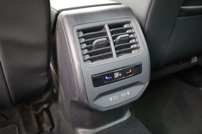 Car image 36