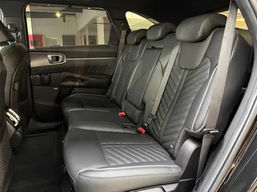 Car image 28