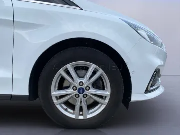 Car image 23