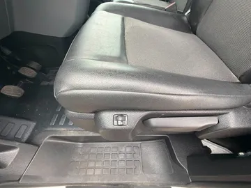 Car image 32