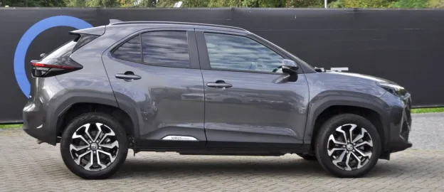 Car image 2