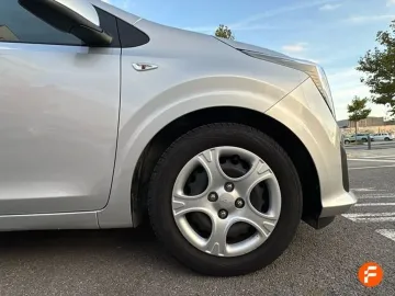 Car image 32