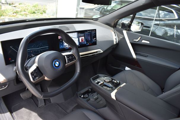 BMW iX xDrive40 240 kW image number 17