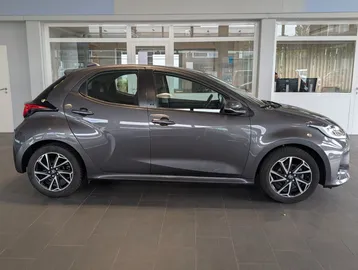 Car image 4