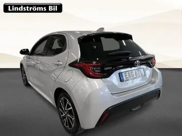 Car image 4