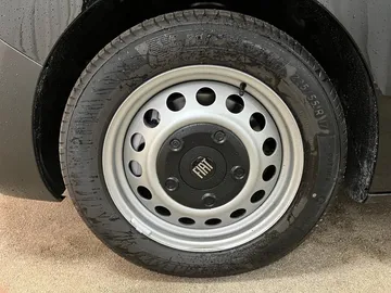 Car image 27