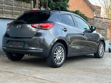 Car image 5