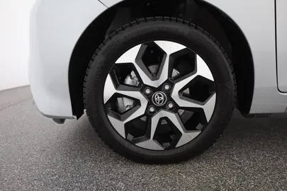 Car image 31