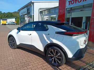 Car image 3
