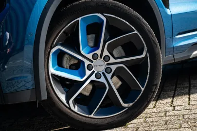 Car image 38
