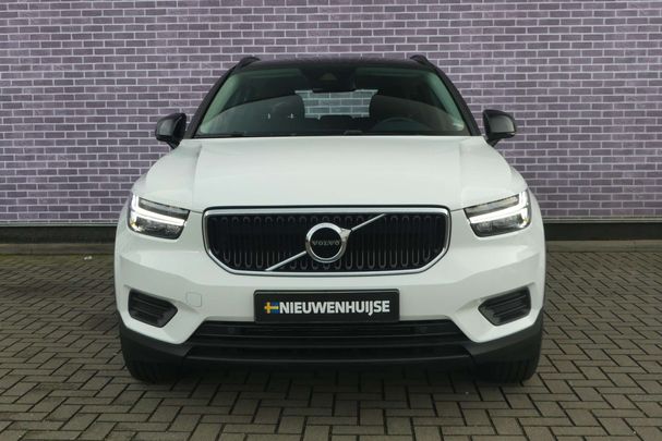 Volvo XC40 T3 120 kW image number 2