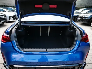 Car image 32
