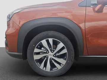 Car image 15