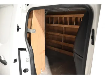 Car image 40