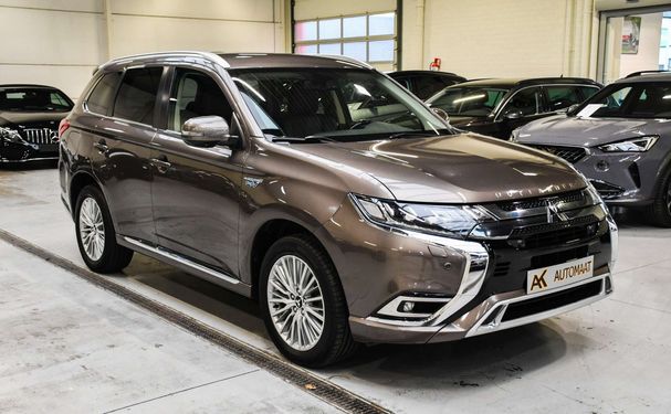 Mitsubishi Outlander 2.4 4WD 165 kW image number 2