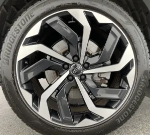 Car image 39
