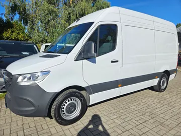 Car image 32
