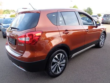 Car image 4