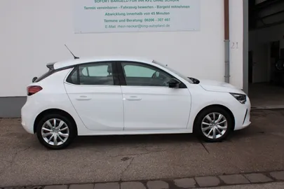Car image 4