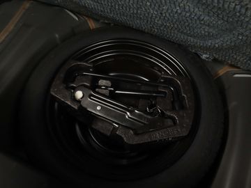 Car image 37